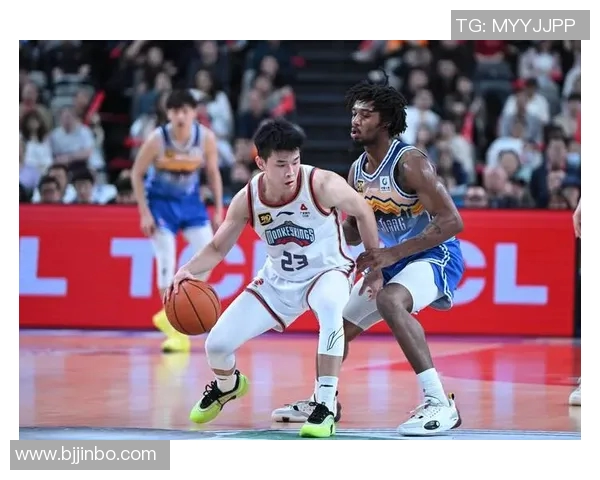 第13轮精彩对决新疆队迎战青岛队争夺胜利的关键时刻